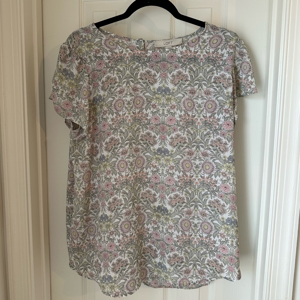 LOFT Floral Blouse Size L Short Sleeve Lightweight Career Casual Spring Top